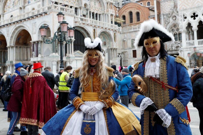 Come Partecipare: Guida pratica per godersi le sfilate, gli eventi e le feste in maschera